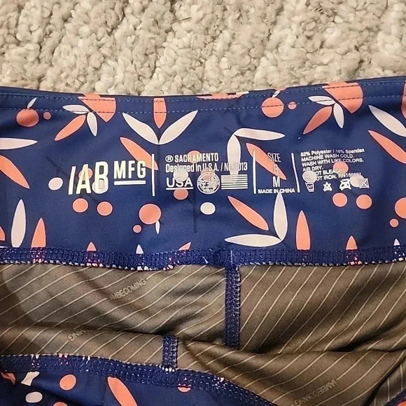 I Am Becoming Legging Shorts - Picture 3 of 3